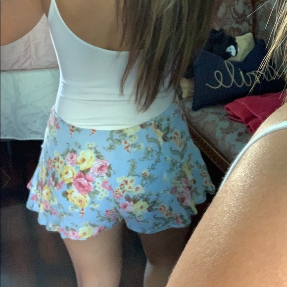 Flowered print shorts - Picture 3 of 5